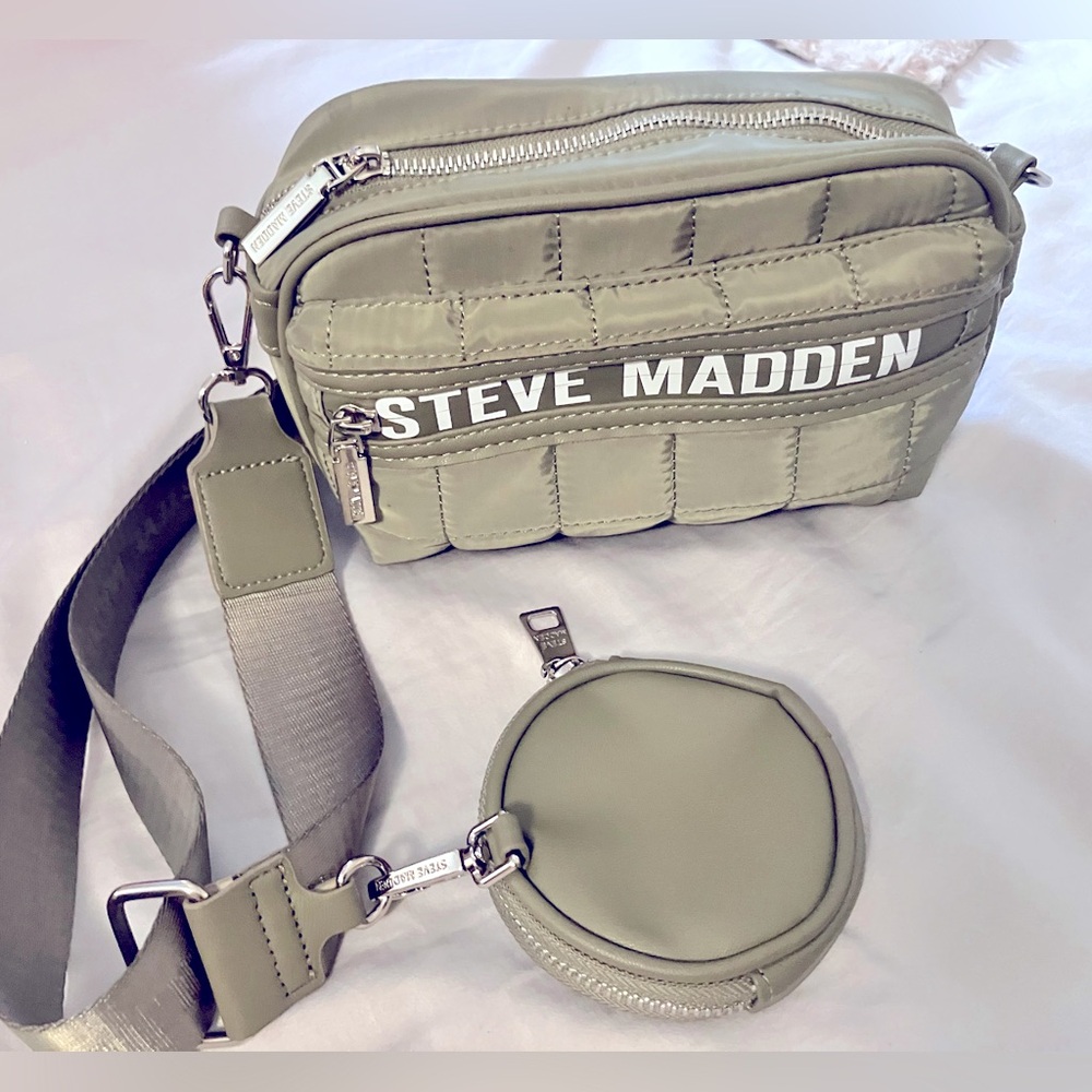 Crossbody Steve Madden bag.